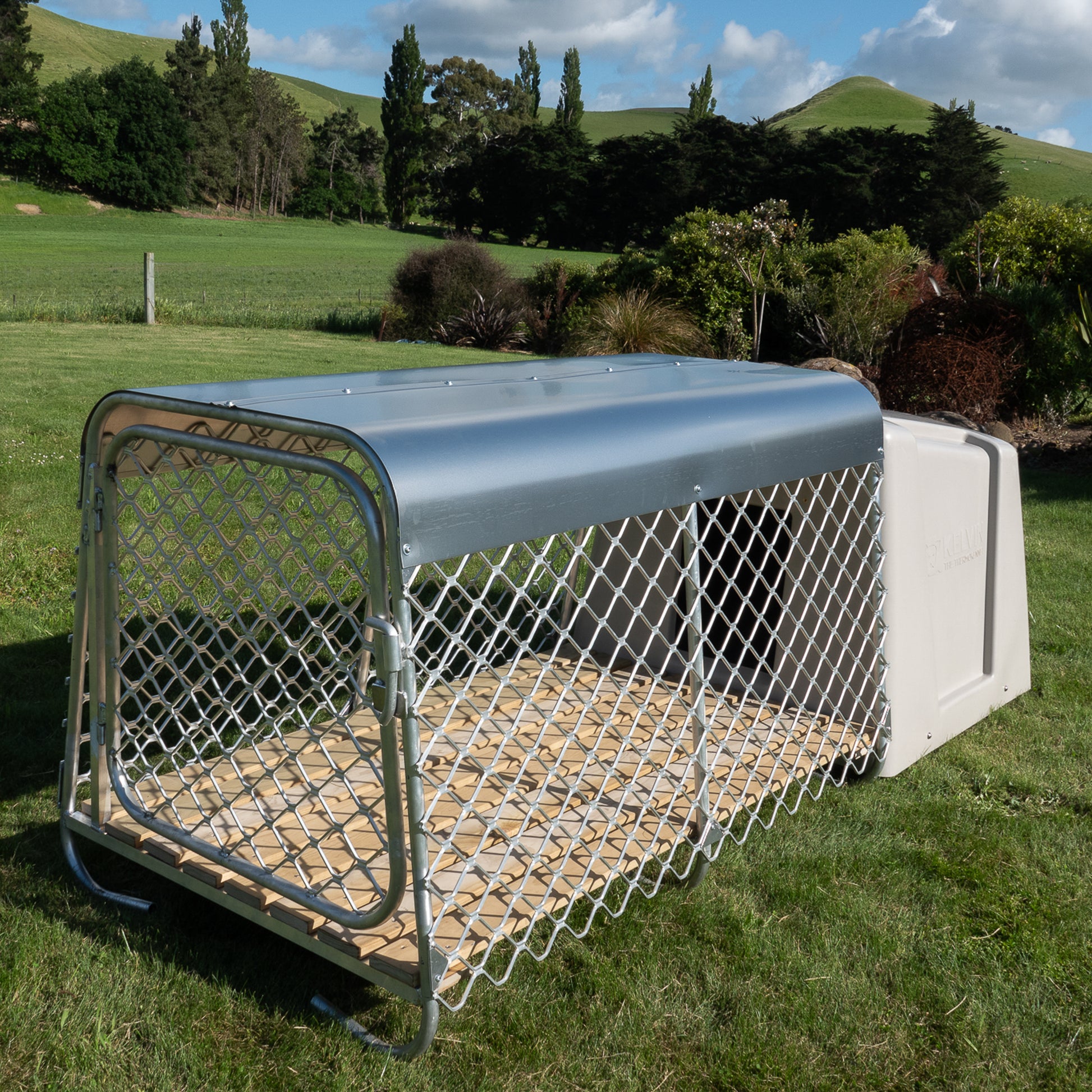 Aurora Outdoor dog run and Thermokennel complete setup